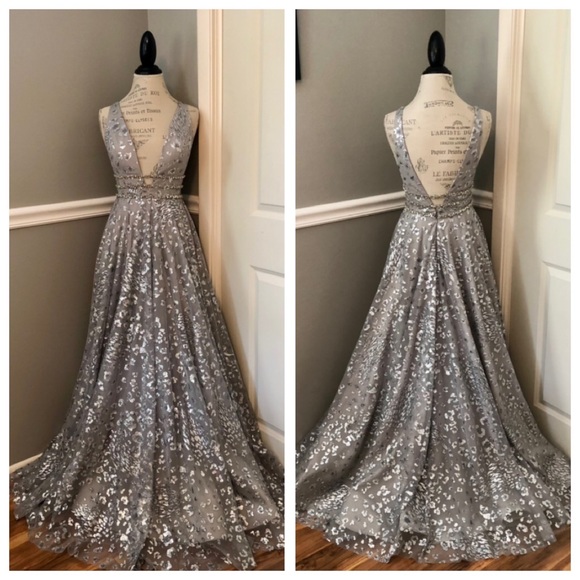 NEW JOVANI JVN SZ 2 SILVER JEWELED DEEP V FORMAL EVENING GOWN - Picture 2 of 16